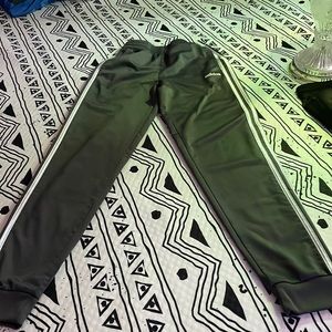 Adidas track pants size large 14/16